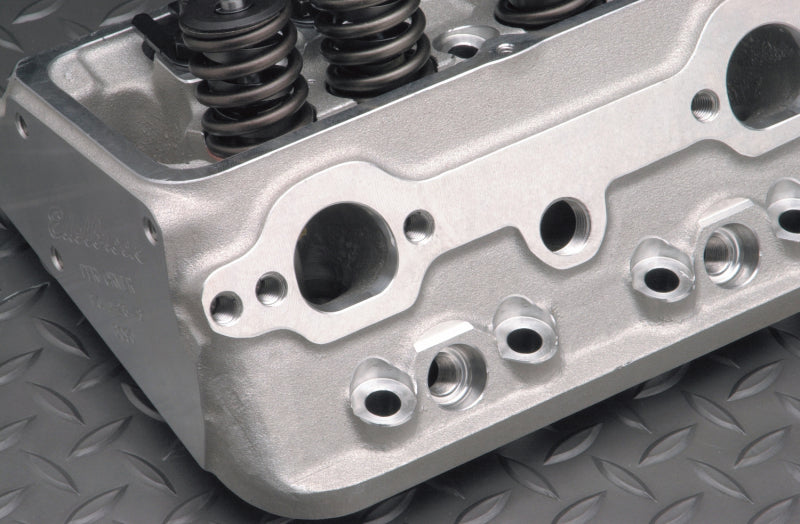 Edelbrock Single Perf SBC 70cc Head Comp