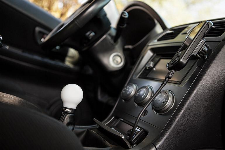 Cobb Subaru 5-Speed COBB Knob - White Knob w/ Stealth Black