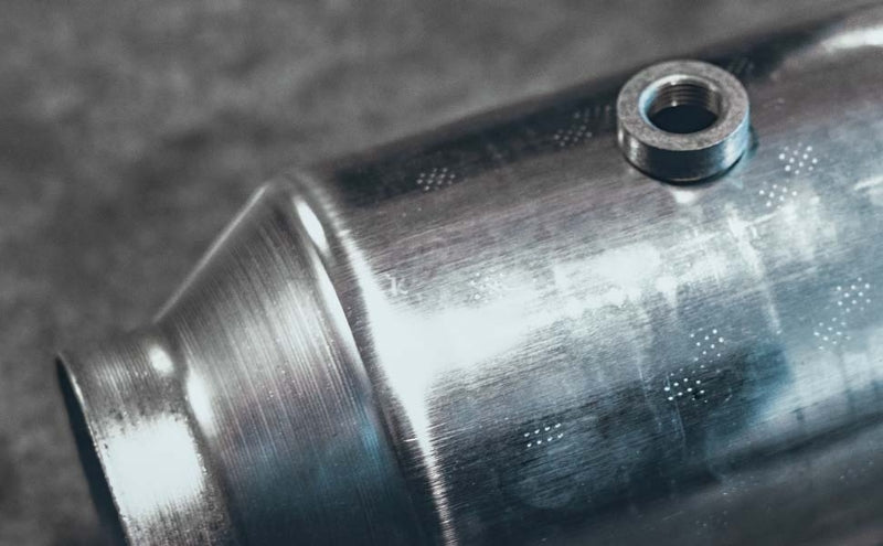 Magnaflow Carb Compliant SS Univ. Catalytic Converter 8.125in Body L X 5in Body W (2.50 CA Spun)