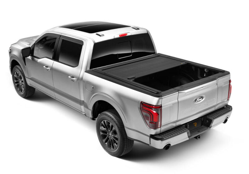 RealTruck 04-24 Nissan Titan CC 5.5ft Bed (w or w/o Utilitrack) RetraxPRO EZ-Off FRC-4000