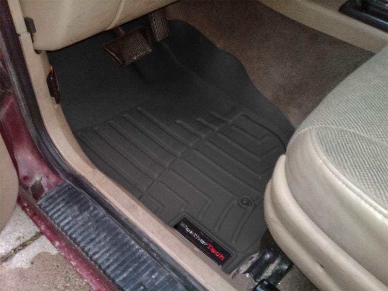 WeatherTech 97-01 Jeep Cherokee Front FloorLiner - Black