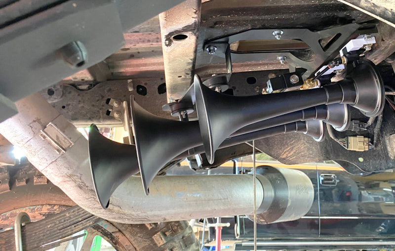 Kleinn 17-22 Ford F-250/ F-350 Onboard Air System w/ Model 730 Horns Spare Tire Location