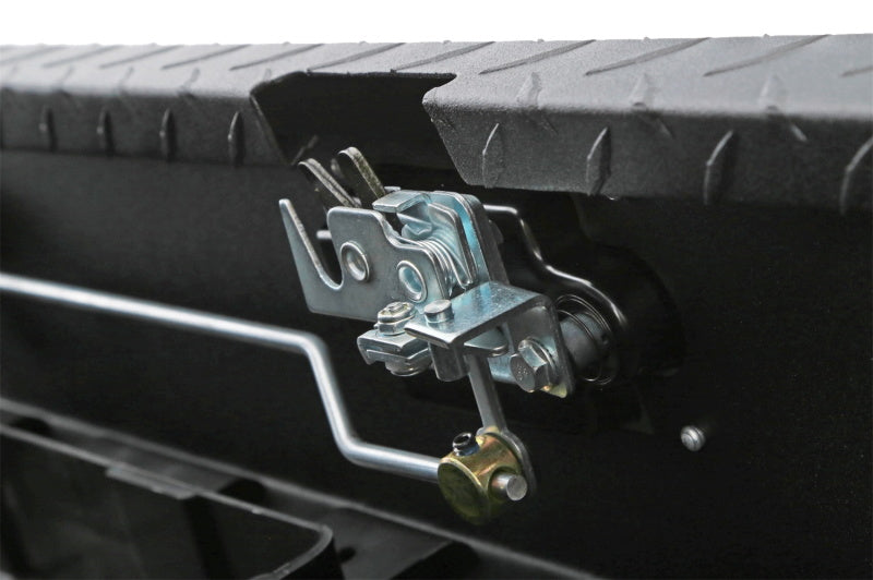 Dee Zee Universal Tool Box - Red Crossover - Single Lid Black BT Pull Handle (Low/Txt Blk)